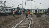 Létaly jiskry, pak vlak vykolejil! Policie zveřejnila VIDEO nehody