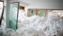 Český snowboardista způsobil v Rakousku lavinu. Zasypala hotel