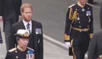 Velké ponížení prince Harryho. Veřejně ho označili za uplakánka