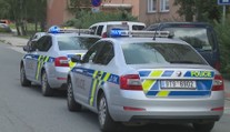 Napadl muže a schoval se v seně. Policisté dopadli celostátně hledaného