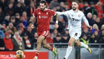 Parádní rána i šílená chyba. Záložník Liverpoolu nakonec slavil postup