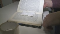 Knihy, pantofle i ponožky. To jsou nejkurioznější úkryty drog posílaných do vězení