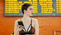 Aerolinka nepustila influencerku do letadla. Žena byla příliš odhalená