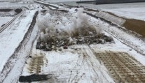 U Litomyšle při stavbě dálnice odstřelují skálu. Moderní frézy už nestačí