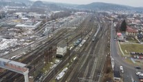 Rozbité lavičky a kryté parkoviště. Nádraží v České Třebové prochází obří opravou