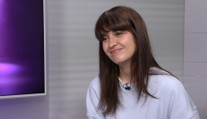 Dcera oblíbeného exministra exceluje jako herečka. Kvůli otci si na ni ale zasedla učitelka