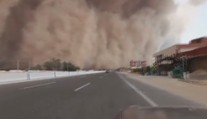 Egypt sužují mohutné písečné bouře. Nevycházejte ven, varují úřady