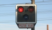 Rychlíky z Chebu do Ústí a Prahy stojí kvůli poruše vedení