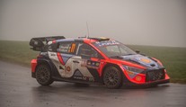 Neuville se na Středoevropské rally trápil, závod má staronového lídra