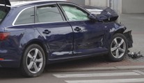 V Pardubicích havaroval cizinec v luxusním autě. Později se zjistilo, že je kradené