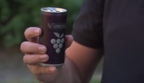 Odzvonilo už vínu v láhvi? Novým hitem je víno v plechovce!