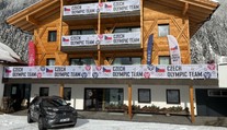 Totální vítězství. Biatlonisté stylově vyzdobili penzion, dovezli si i kuchaře