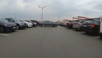 Reportéři objeli pražská P+R parkoviště. Beznadějně plno, odhalili ale jeden paradox