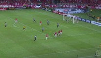 VIDEO: Oklamal tři soupeře a pak z rohu vápna vymetl šibenici