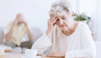 Vědci našli další symptom Alzheimerovy choroby. Všimnout si ho lze u jídla
