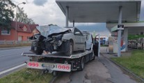 Smrt u čerpací stanice. Řidič měl zřejmě zdravotní problémy, narazil do ukazatele