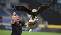 Lazio vyhodilo sokolníka, chlubil se perverzními fotkami penisu