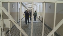 Vězeň se natáčel a videa sdílel. Neví se, jak se telefon do věznice dostal