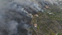 Sopka na ostrově La Palma stále chrlí toxický popel, úřady nařídily lockdown
