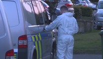 Dívku a mladíka našli zastřelené v bytě. Policie prozradila okolnosti tragédie