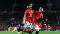 United zvládli penaltové drama, postup Liverpoolu zajistil kapitán