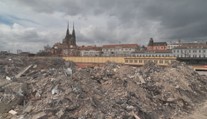 Brno má "novou" atrakci. Po demolici obchoďáku jde krásně vidět Petrov