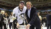 Hrdý na syna! Legenda Kühnhackl u Stanley Cupu mluvil česky