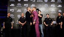 Conor mluvil na tiskovce o tajemném Noahovi. O koho jde?