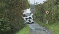 Navigace zavedla kamion do úzké uličky, vyprošťování trvalo několik hodin