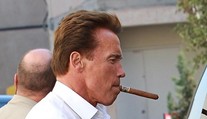 Arnold Schwarzenegger navštívil Prahu. Musel do nemocnice!