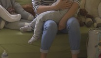 Kojenecké ústavy končí. Náhradní rodinu potřebují tisíce dětí