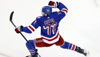 Čechům se v přípravě NHL daří. Jeník byl u čtyř gólů, Chytil řídil výhru nad Bruins