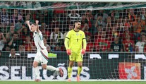 Oslavy postupu se v Lisabonu odkládají, nepomohl ani Ronaldo. Jistotu má Anglie