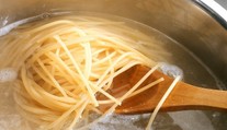 Vodu z těstovin nevylévejte. Je nenahraditelnou ingrediencí
