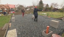 Lidé mu zaplatili za levné domy, nedostali ale nic. Podnikání nevyšlo, hájí se muž