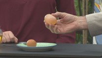 NÁVOD: Stříbrné či gumové vejce? Vyzkoušejte tyto velikonoční experimenty
