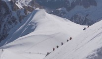 Itálie nařídila evakuaci! Na vrcholku Mont Blancu se trhá ledovec