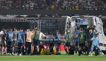 Smutná Uruguay. Fotbalista zemřel na následky kolapsu na hřišti