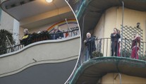 Koronavirus Italy nezlomil. Tančí na balkonech, zpívají z oken. VIDEO