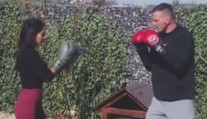 Krpálek oblékl boxerské rukavice. Bránit se musel své ženě i synovi
