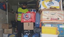 Anabolika a neproclené cigarety. Celníci na Vysočině zabavili obří kontraband