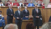Pavel předal profesorům jmenovací dekrety. Ocenil i ty, které Zeman odmítal