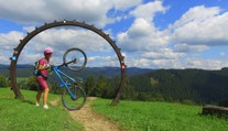 Začínáte se sjezdem na kole? Vydejte se do bikeparku Kyčerka