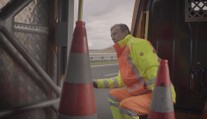 Silničáře míjí auta ohromnou rychlostí. Sundejte nohu z plynu, apeluje ŘSD