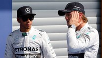 Diktatura u Mercedesu! Dělá si vedení stáje z lidí blázny?