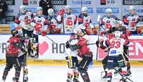 Třeskutý šlágr: Pád do gólmana odstartoval ošklivou bitku. Krejčík dal hlavičku soupeři