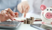 PŘEHLED: Nízké úroky, mnoho podmínek. Jak to vypadá se spořicími účty v Česku