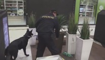 Prodavačky se k němu prý nechovaly hezky, tak nahlásil bombu