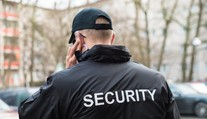 Mučení bezdomovců vyvolalo debaty. V ostraze pracují nevhodní lidé, tvrdí experti