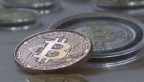 Kryptoměny v Česku nabírají na popularitě. Využívají toho podvodníci